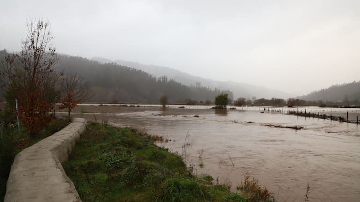 Declaran alerta roja por desborde de río en cuatro comunas de la región de Valparaíso tras aumento crítico de caudal