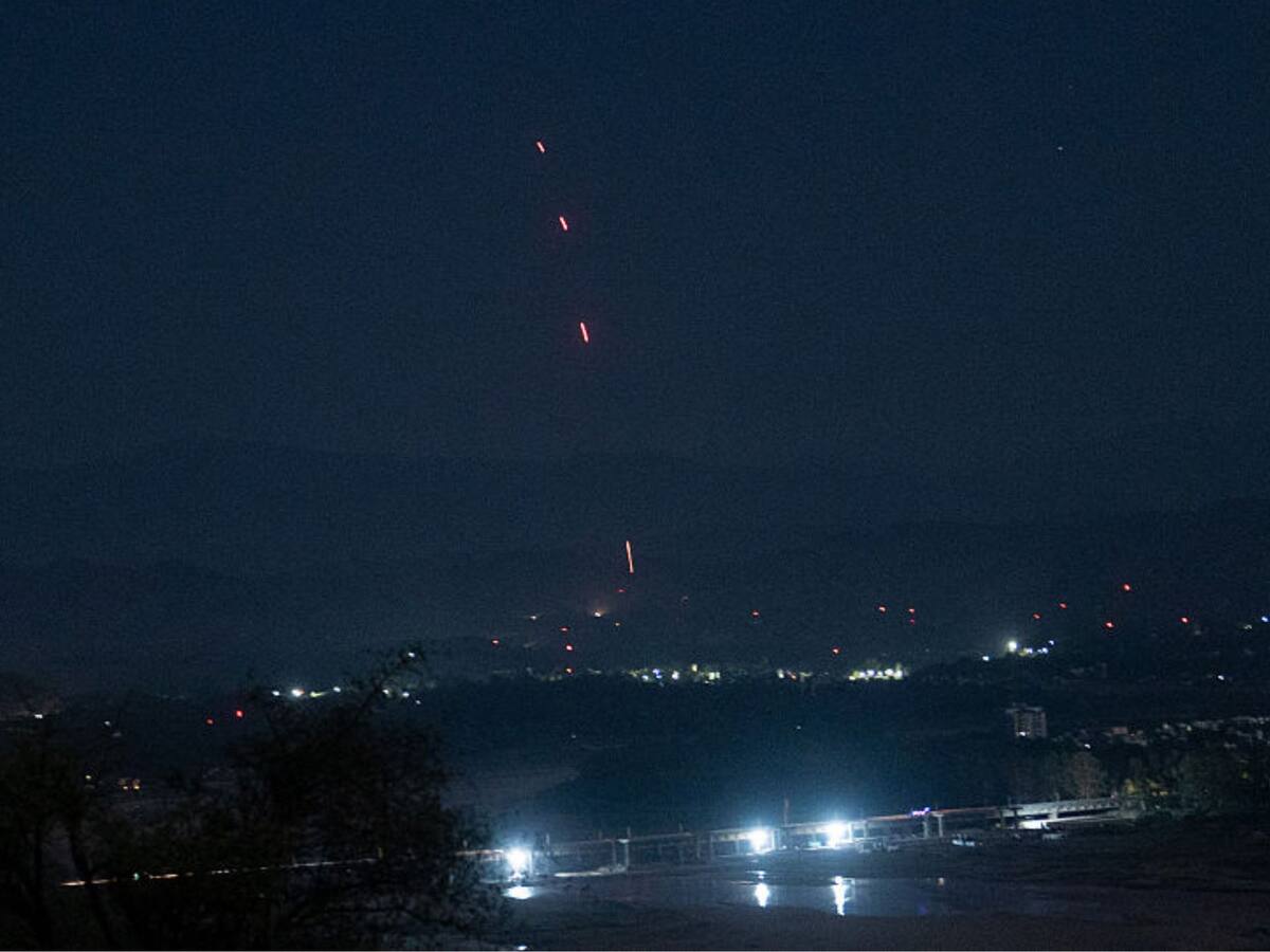 India y Pakistán se acusan mutuamente de violar acuerdo de alto al fuego a horas de su implementación
