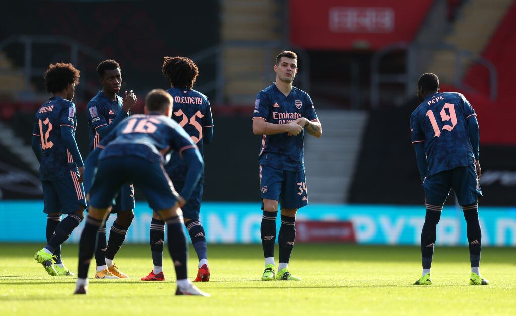 Los jugadores de Arsenal sufren el gol de Southampton