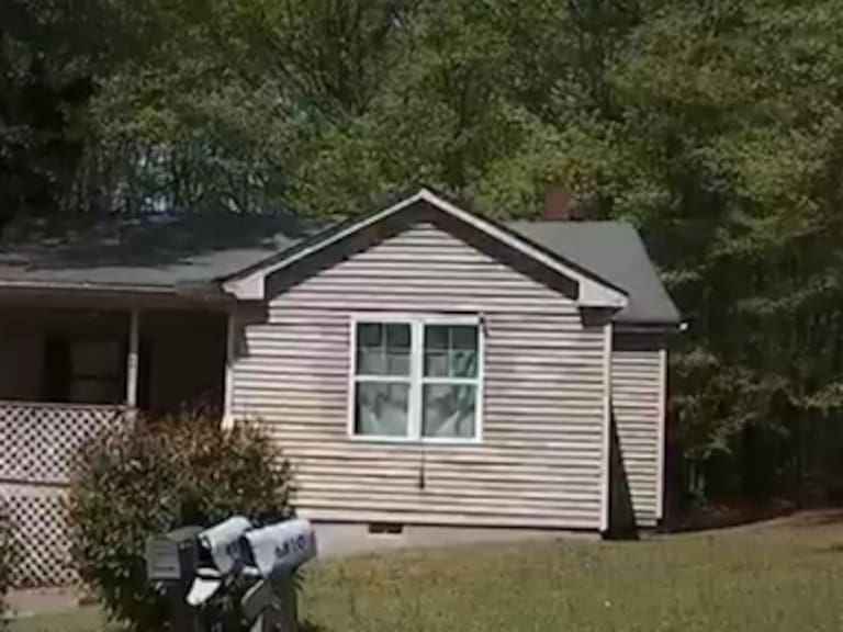 Bebé muere en EE.UU. tras abandono prolongado junto a sus hermanos