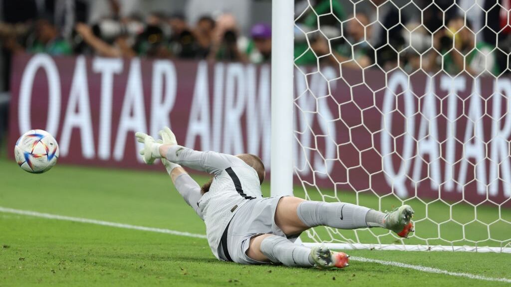 Ley anti porteros bailarines: FIFA cambia regla que limitará a los arqueros en los penales