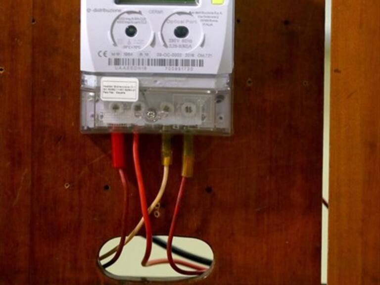 Empresas eléctricas informaron cómo devolverán dinero de medidores inteligentes a clientes