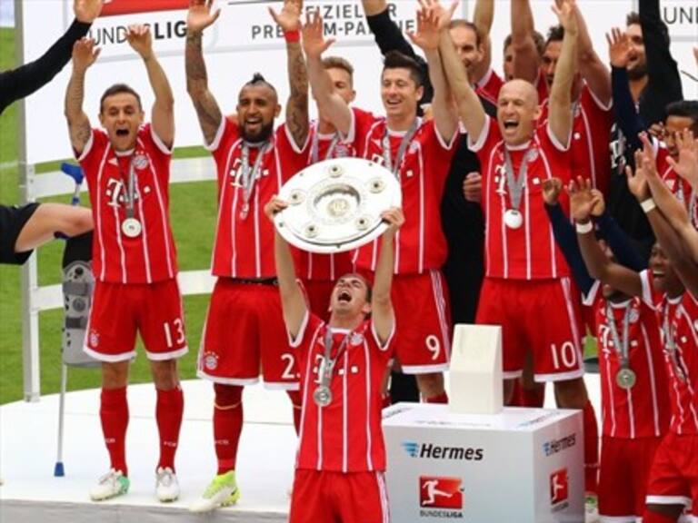 Arturo Vidal figura en última victoria del campeón Bayern Munich en el adiós de Lahm y Alonso