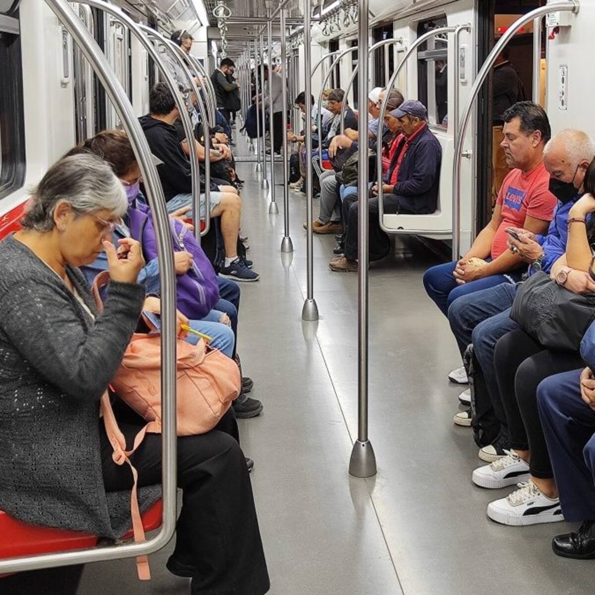¿Cómo funcionará el Metro de Santiago este jueves por el partido entre Chile y Paraguay?