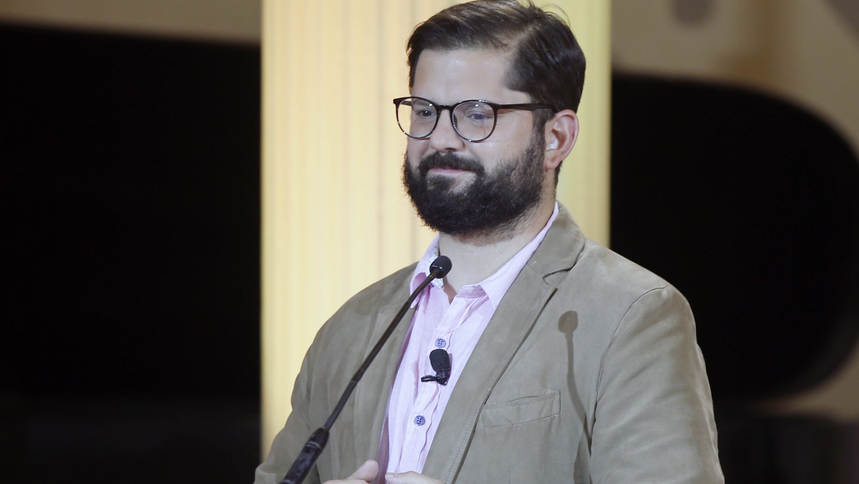 Gabriel Boric espera resultado pcr