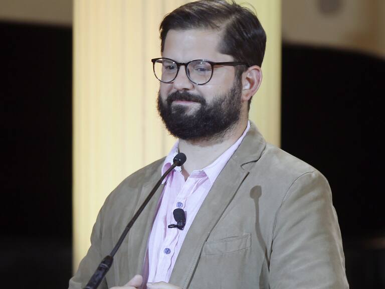 Gabriel Boric espera resultado pcr