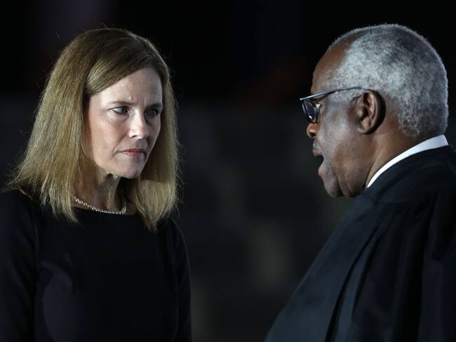 Amy Barrett jura como ministra de la corte suprema de EEUU