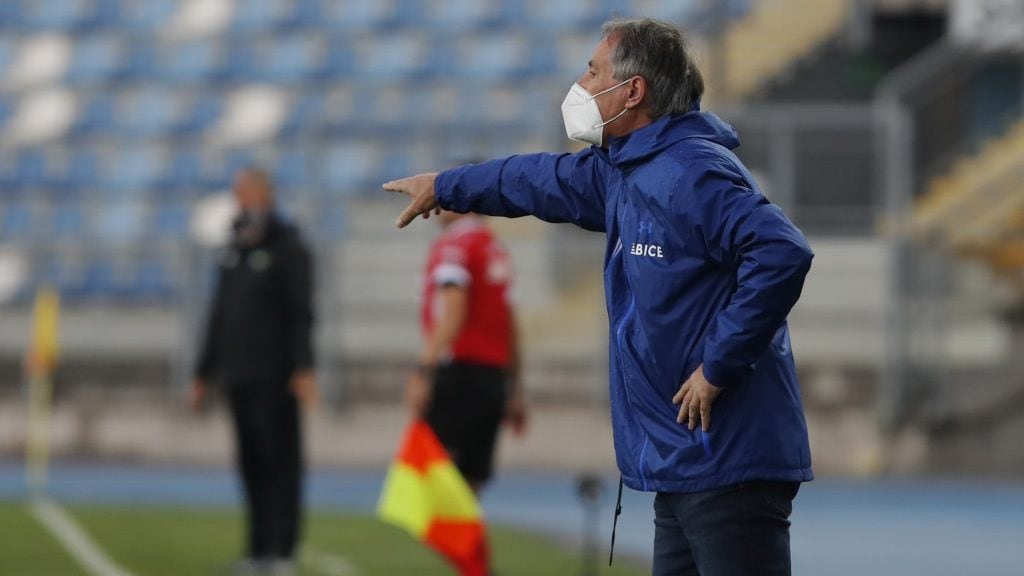 30 DE ENERO DE 2021/RANCAGUAEl director tecnico de Universidad Catolica, Ariel Holan, durante el partido valido por la fecha 24 del Campeonato Nacional AFP PlanVital 2020, entre O'Higgins y Universidad Catolica, disputado en el Estadio El Teniente.
FOTO: FRANCISCO LONGA/AGENCIAUNO