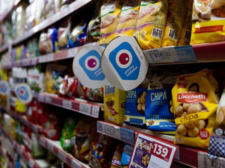 La imagen de un estante de un supermercado en la capital de Argentina