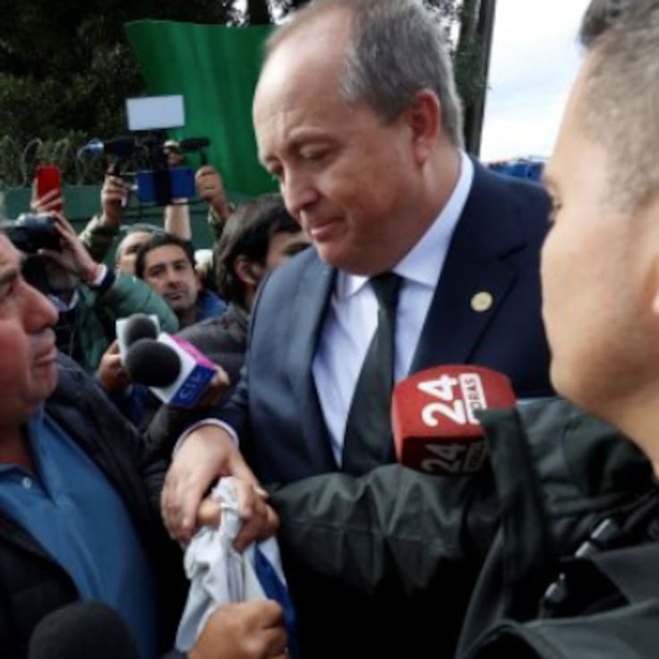 Fiscal Ángel Valencia fue increpado por vecinos de Los Álamos tras asesinato de carabineros: “Va a seguir muriendo gente”