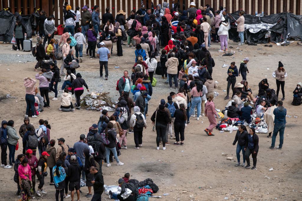 Miles de migrantes llegan por México a la frontera con Estados Unidos