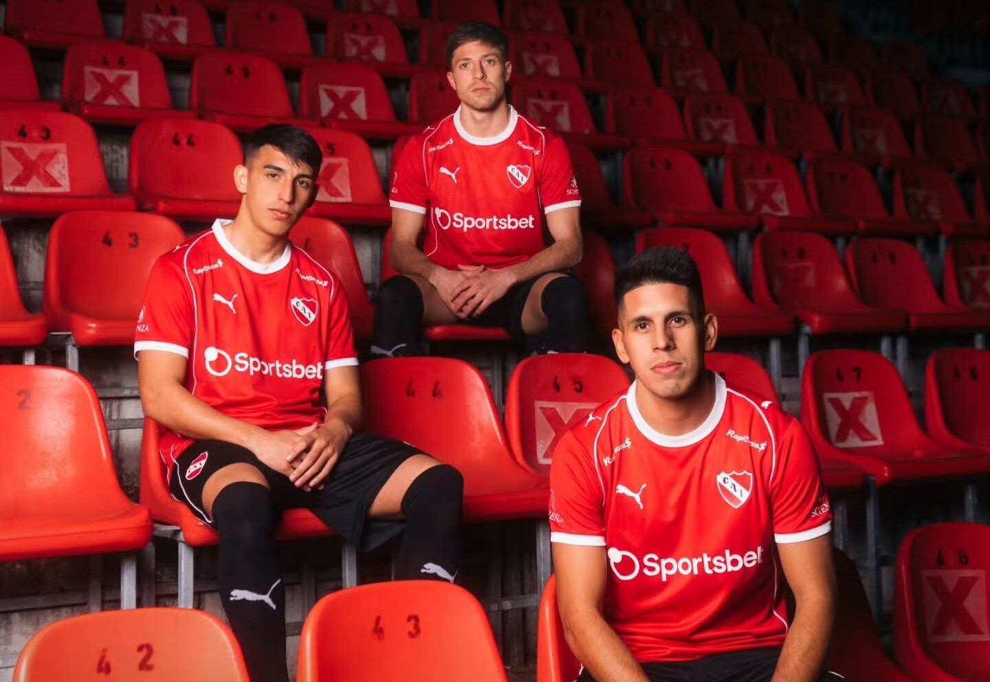 Hinchas de Independiente y de la U siguen enfrentándose