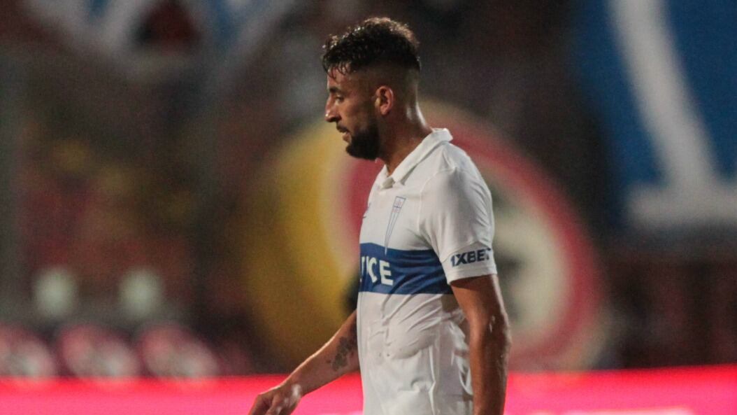 Mauricio Isla asoma como baja ante Copiapó y llegará a tres partidos seguidos sin jugar en Universidad Católica