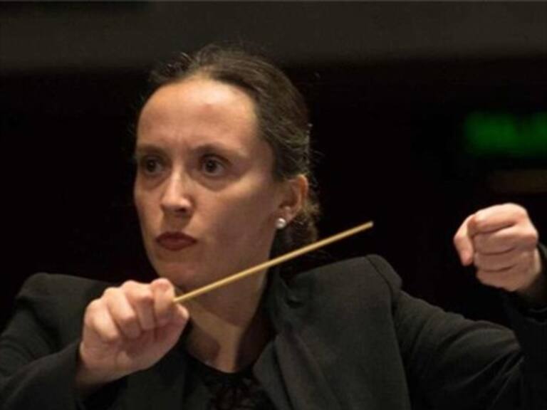 Alejandra Urrutia asume como directora titular de la Orquesta de Cámara del Teatro Municipal