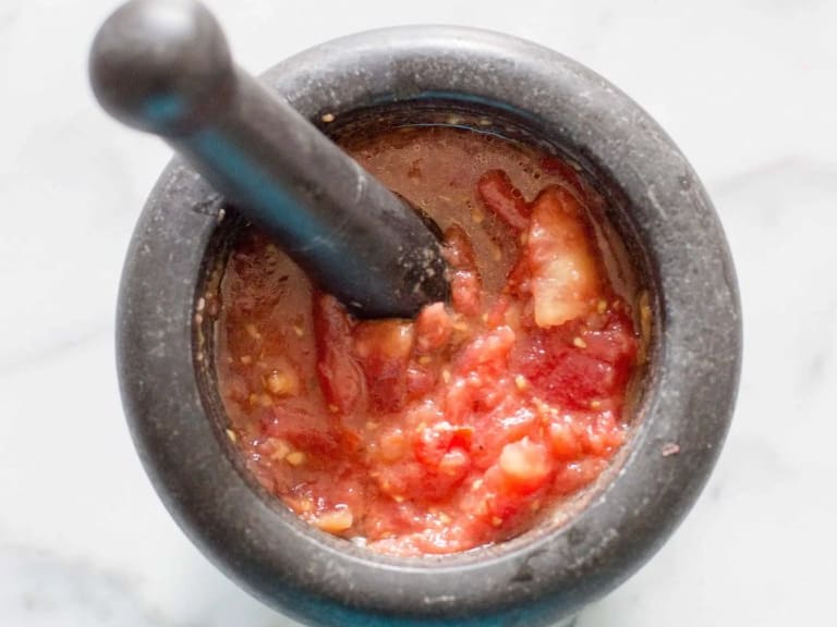 Cómo preparar Chancho en Piedra, la salsa chilena elegida la mejor del mundo