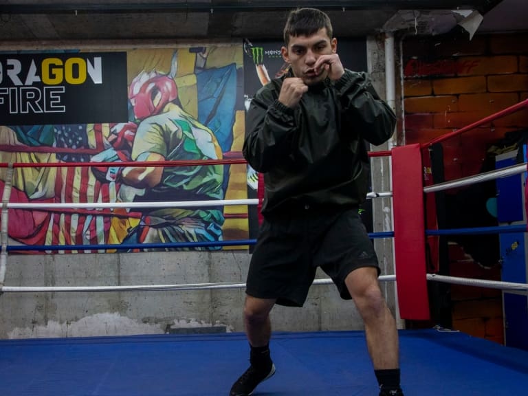 Andrés Campos viaja a Londres para preparar la pelea por el título mundial de la Federación Internacional de Boxeo