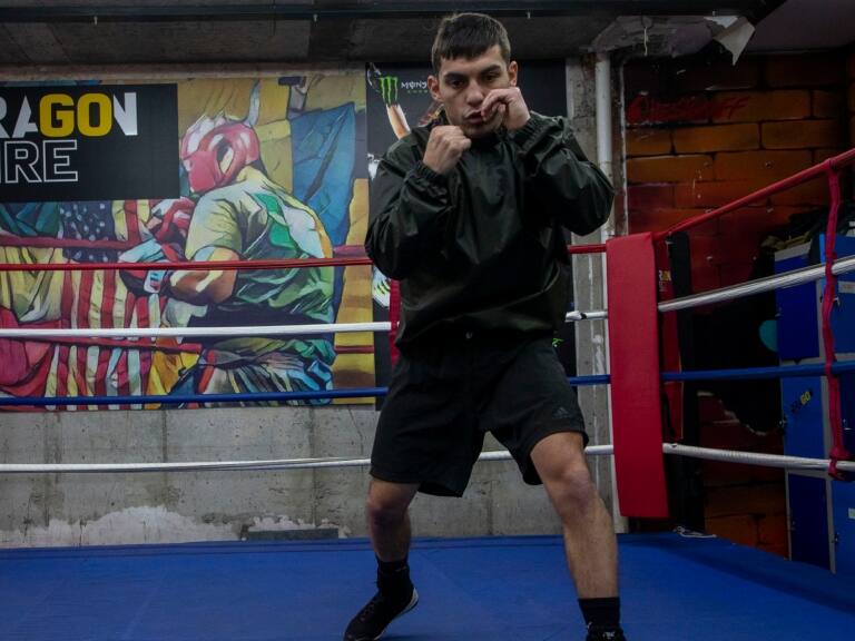 Andrés Campos viaja a Londres para preparar la pelea por el título mundial de la Federación Internacional de Boxeo
