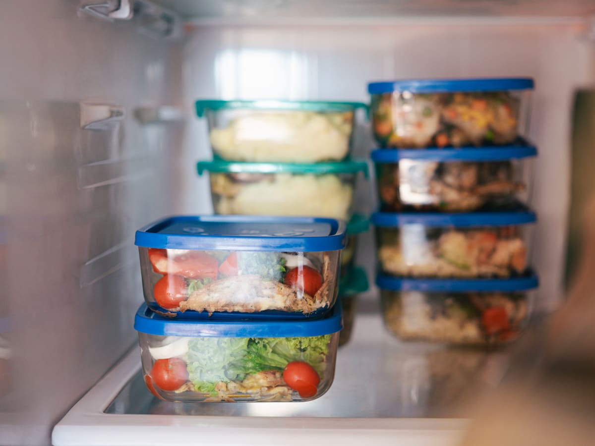 ¿Cuánto tiempo dura el pollo cocido en el refrigerador antes de que se eche a perder?