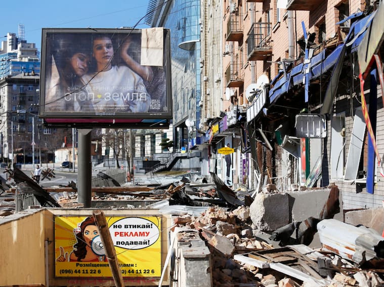 Los daños en la ciudad de Kiev que dejan los ataques de las tropas de Rusia