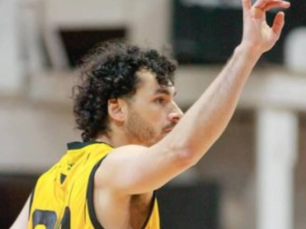 Es seleccionado chileno, viajó 24 horas para ser figura en su estreno en la liga de básquetbol de Paraguay: “Conocí a mis compañeros en el camarín”