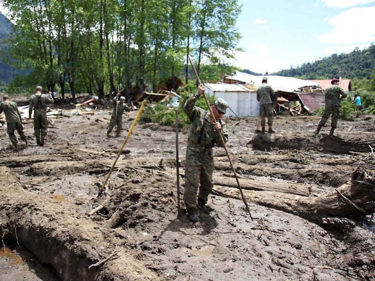Rescatan a familia que quedó aislada tras las lluvias altiplánicas en la provincia de El Loa