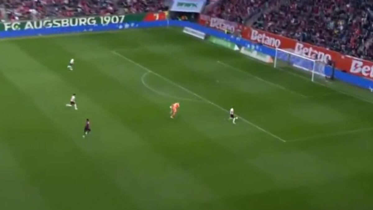 El insólito error de Neuer que da la vuelta al mundo: rompió un récord histórico en la Bundesliga