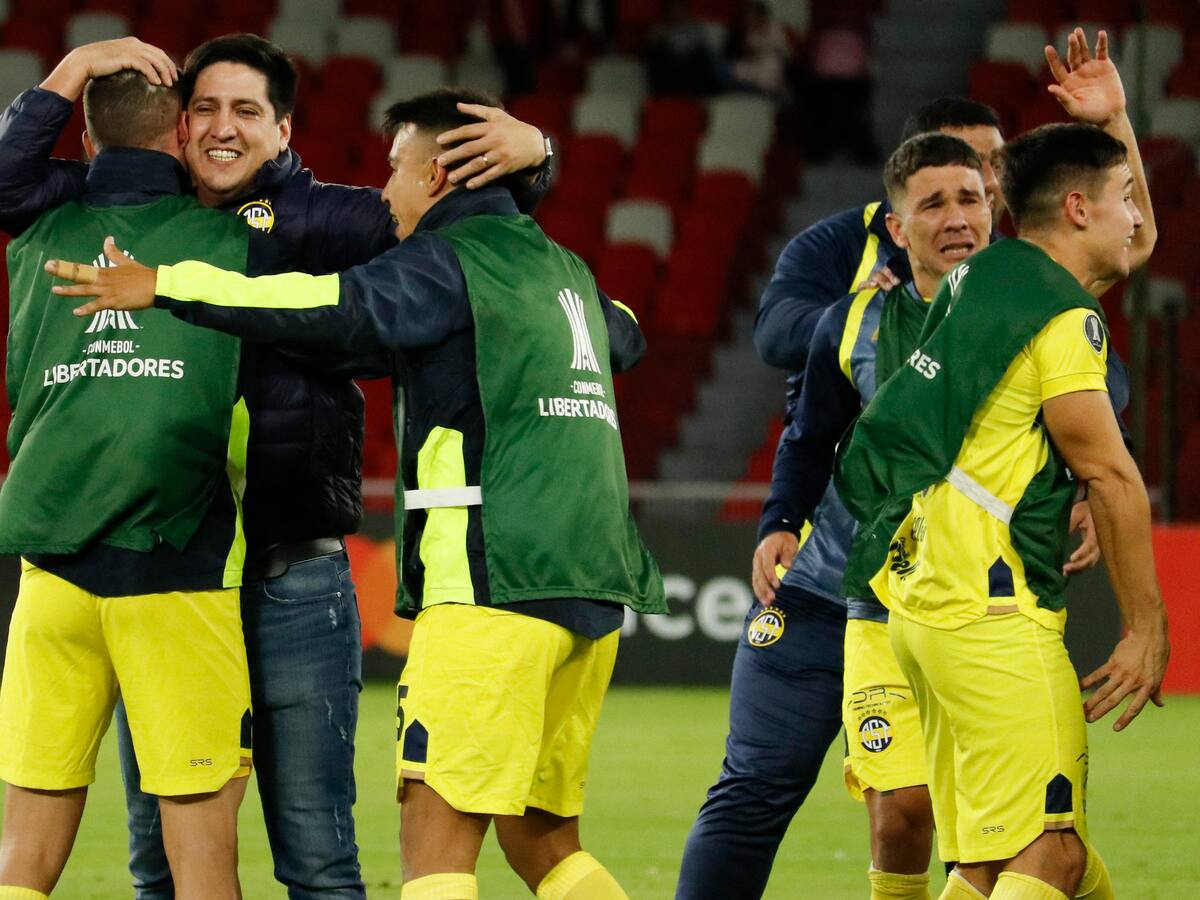 DT de Sportivo Trinidense lanza un aviso antes del duelo con Colo Colo y asegura que los albos son “favoritos”