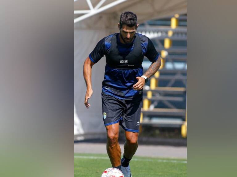 ¿Se quedará en la B? Joaquín Larrivey comanda regreso de Magallanes a los entrenamientos