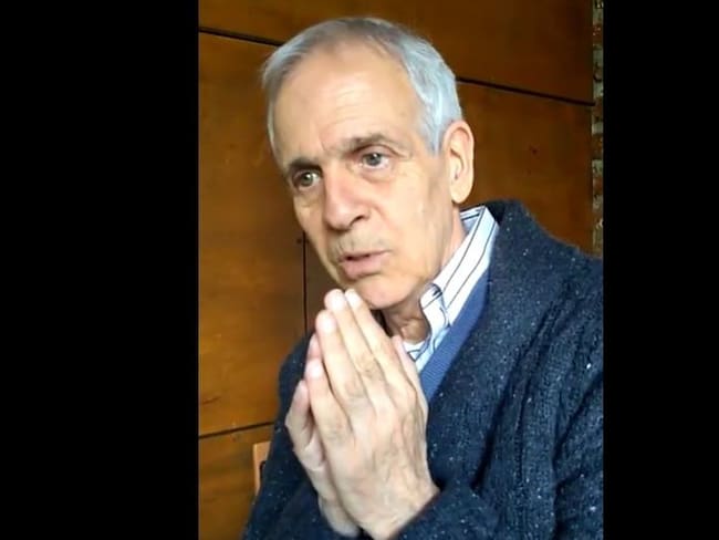 «Yo digo que sí. Claro»: Augusto Góngora aparece en video de campaña para conversar sobre el voto de personas con demencia
