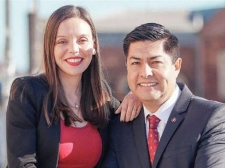 Ilustrador dibujó la «expulsión» de Camila Flores y Percy Marín de una tienda al estilo Simpson