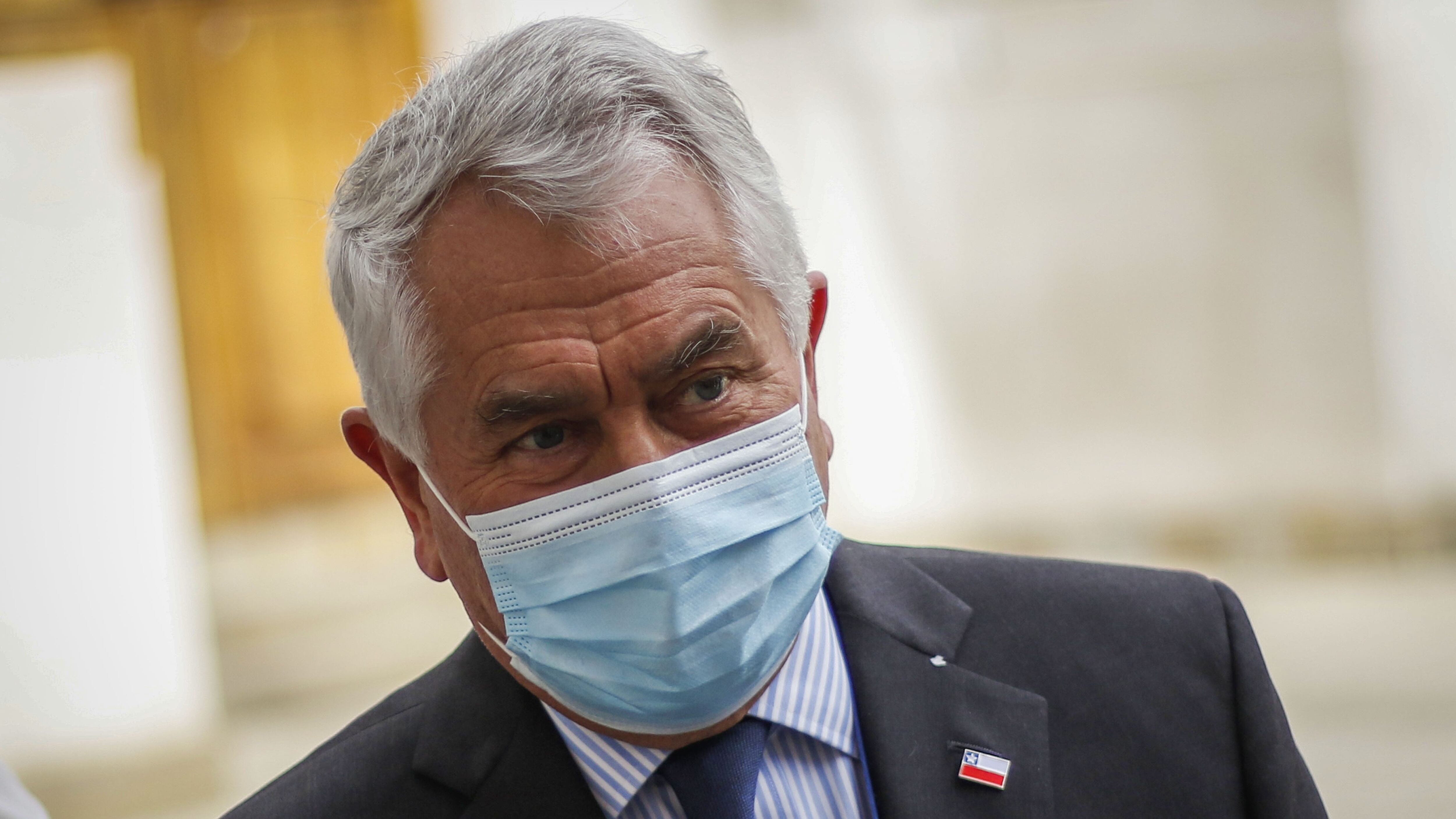 3 de noviembre del 2020/SANTIAGOEl ministro de Salud, Enrique Paris, se refiere a la renuncia del Subsecretario de redes Asistenciales, tras retirarse del Palacio de La Moneda.
FOTO: SEBASTIAN BELTRAN GAETE/AGENCIAUNO