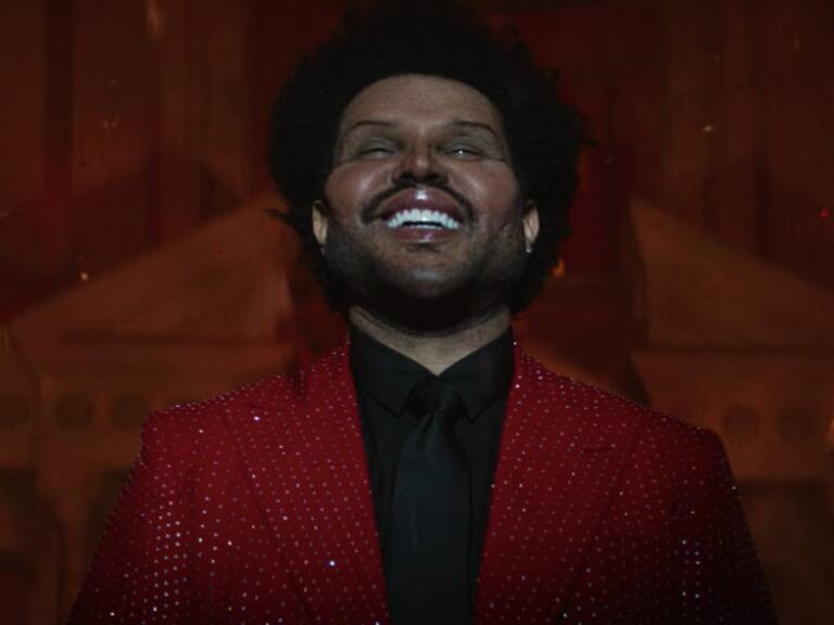 ¡Luce irreconocible!: The Weeknd se llenó de aplausos con el video de «Save Your Tears»