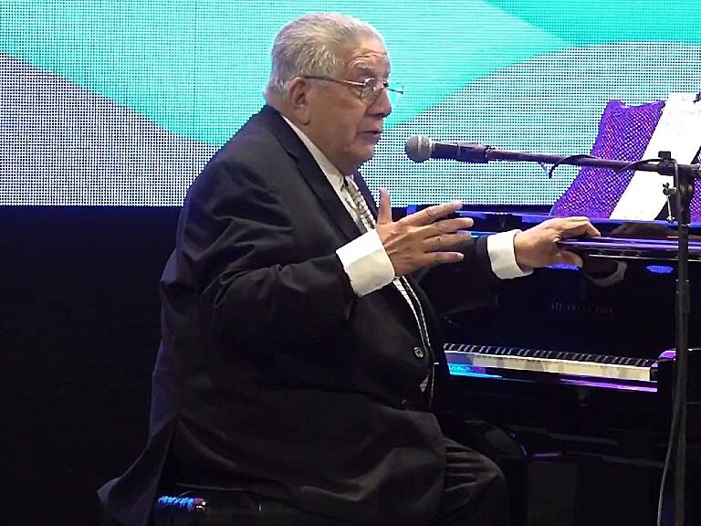 Valentín Trujillo fue ovacionado en la cuenta pública de la Municipalidad de Santiago