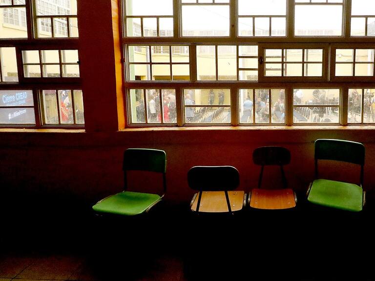 El caso de una profesora de Temuco despedida por facilitar drogas y carrete a menores del Sename