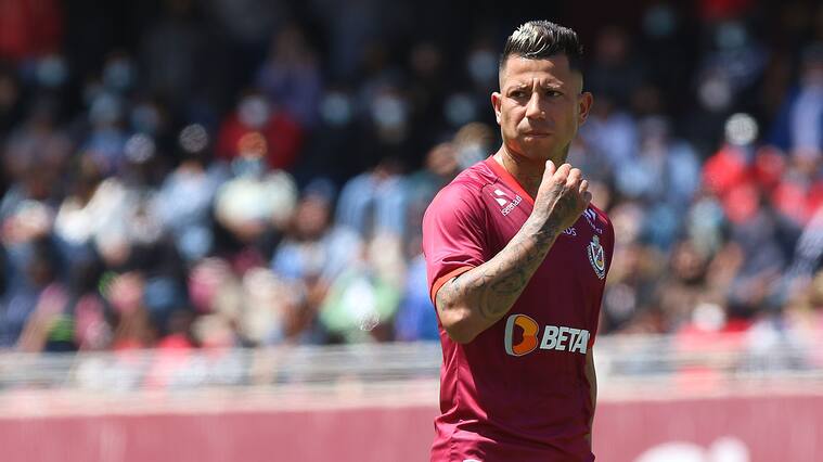 Leonardo Valencia seguirá en Deportes La Serena durante el 2022