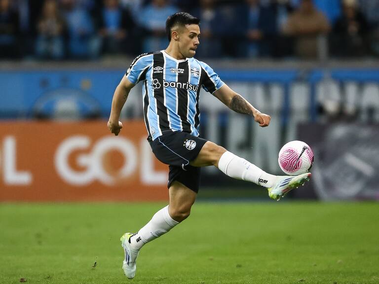 En su mejor momento: Alexander Aravena sufre desafortunada lesión en empate de Gremio