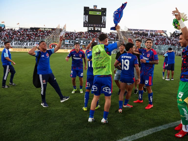La U festejó en la cancha de Colo Colo por el Superclásico 199