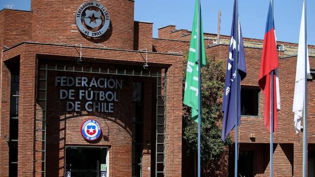 Clubes chilenos ponen contra las cuerdas a la ANFP por contratos con casas de apuestas