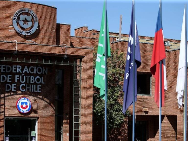 Clubes chilenos ponen contra las cuerdas a la ANFP por contratos con casas de apuestas