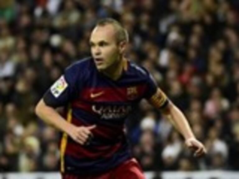 La ovación del Bernabeu y las mejores jugadas de Iniesta en el clásico