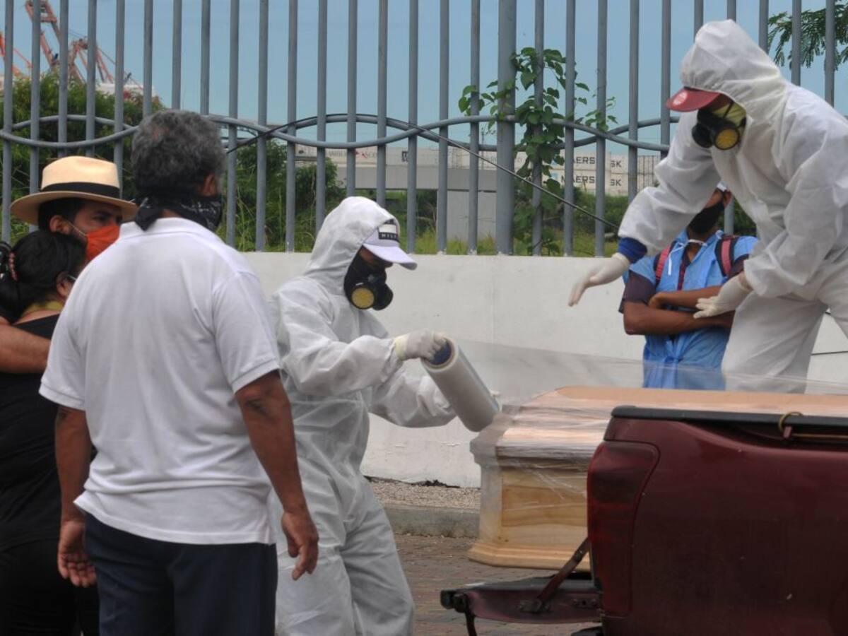 Ecuador sumó casi 100 muertos en las últimas 24 horas y superó la barrera de los 3.200