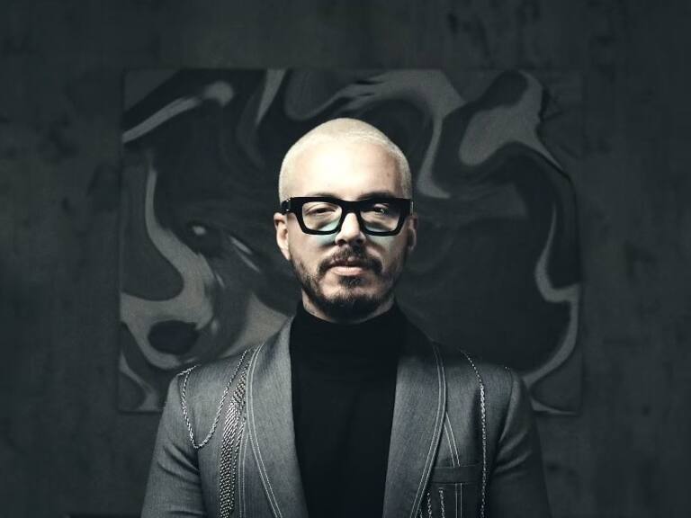 J Balvin estrenó el videoclip de «Gris» de su nuevo álbum «Colores»