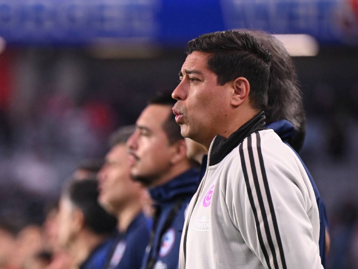 “Si no hay entrenador, me gustaría que Córdova siga en La Roja; el día a día y cómo maneja el grupo es maravilloso”
