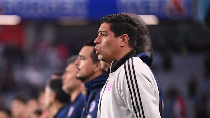 “Si no hay entrenador, me gustaría que Córdova siga en La Roja; el día a día y cómo maneja el grupo es maravilloso”