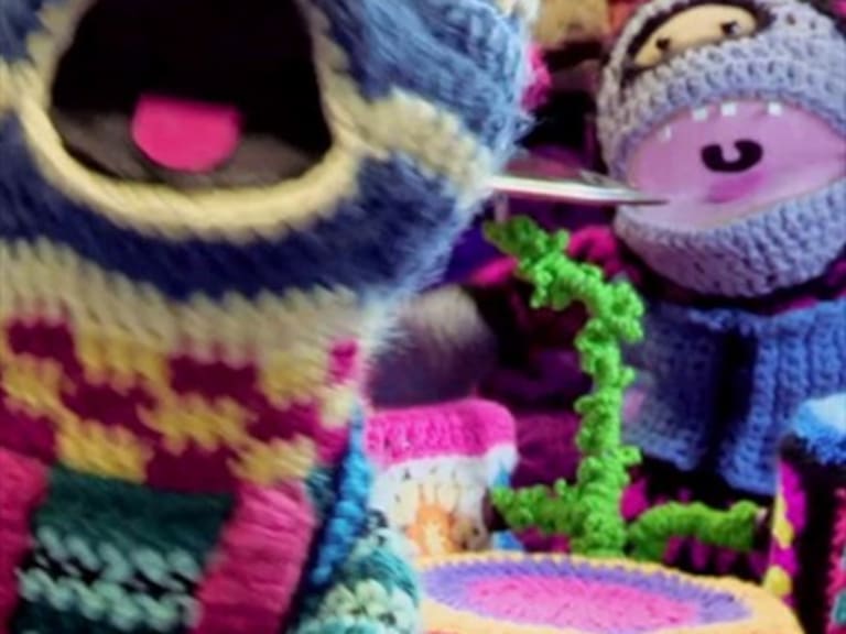 31 Minutos sorprendió a sus fanáticos con la versión en francés de «Mi mamá me lo teje todo»