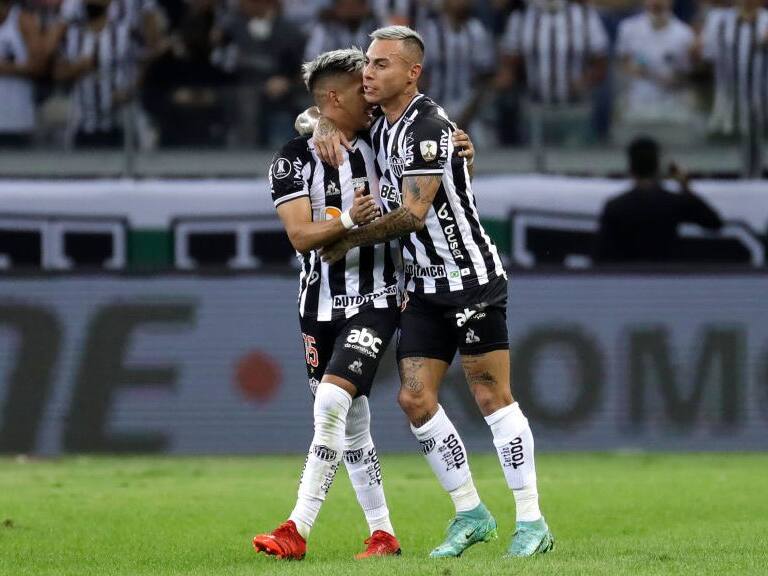 Eduardo Vargas anotó un golazo en empate de Atlético Mineiro que lo dejó fuera de la final de Copa Libertadores