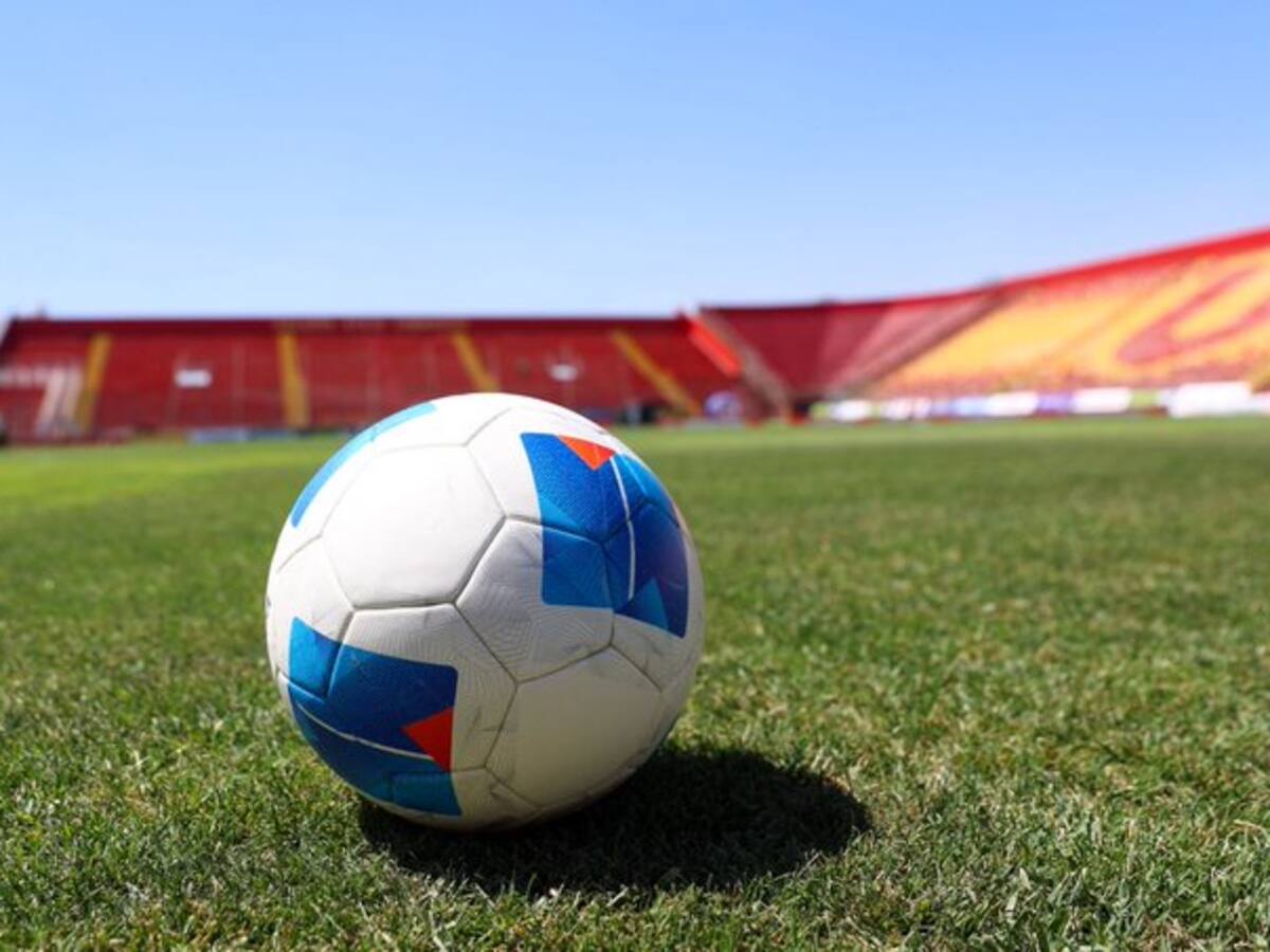 Ya no irá por Mega: el canal que transmitirá por señal abierta los partidos del fútbol chileno este 2026