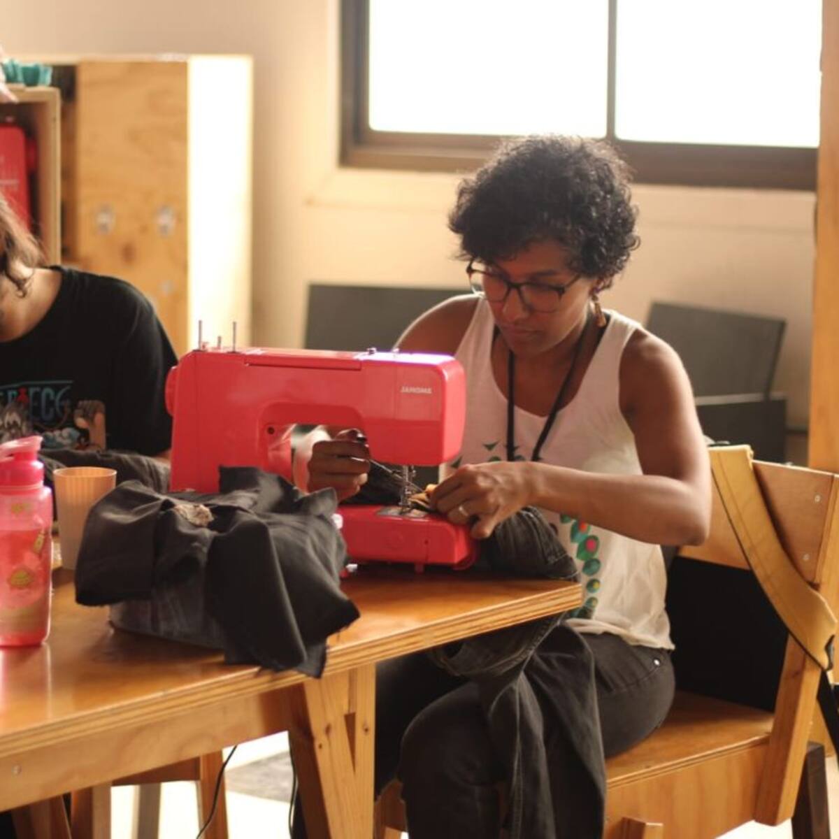 Independencia abrirá un laboratorio textil para reparar, reutilizar y crear prendas en comunidad