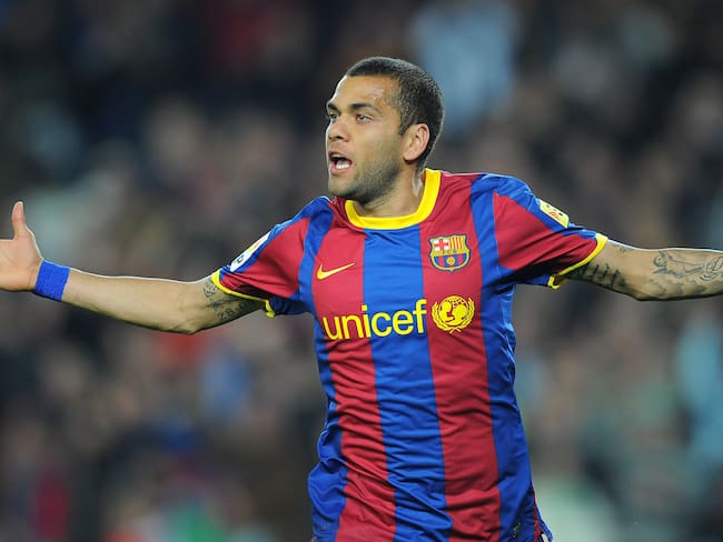 Barcelona saca a Dani Alves de sus “jugadores históricos”, pero lo vuelve a incorporar horas después