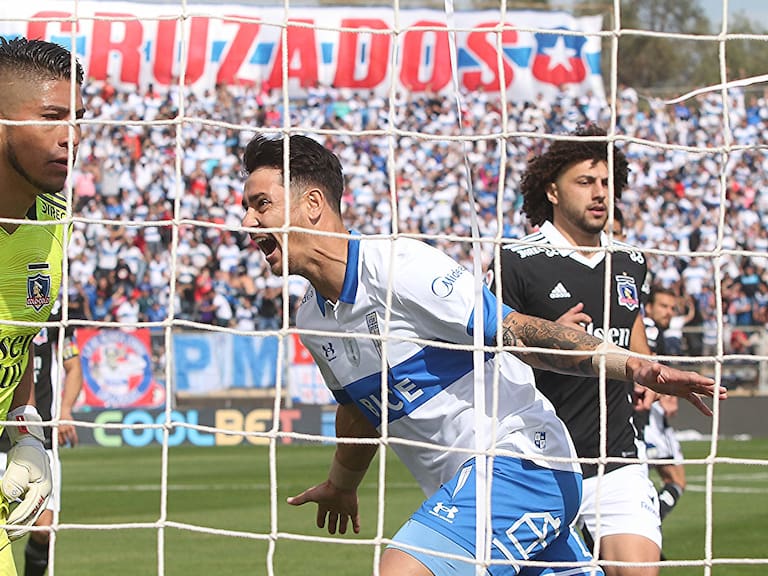 Con menos participaciones: la UC tiene más goles que Colo Colo en la historia de la Copa Libertadores